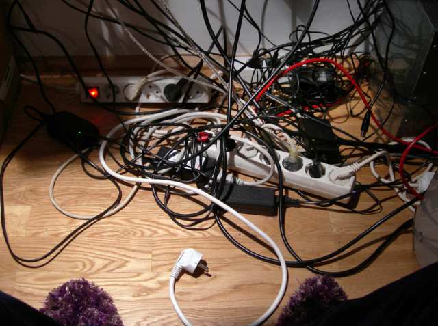 18-tangled-cords-w750-h560-2x